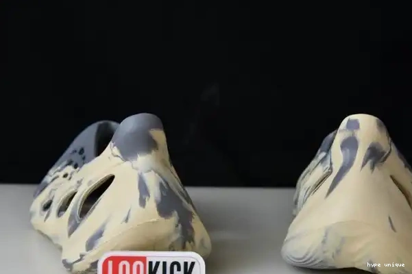 hype Yeezy RNNR Adidas Foam MXT GV7904 Moon Gray 0324